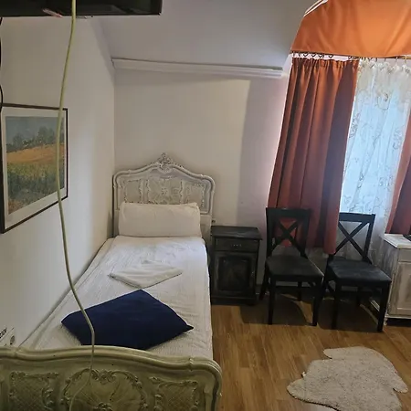 Georgiana Apartments 2-3
